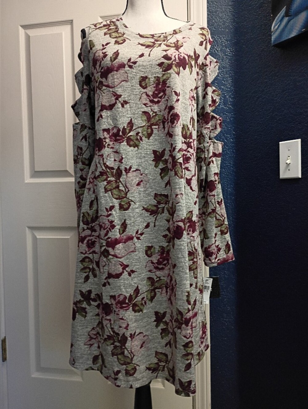 Iz Byer Gray Long Sleeve Cold-Shoulder Dress with Plum Floral Print